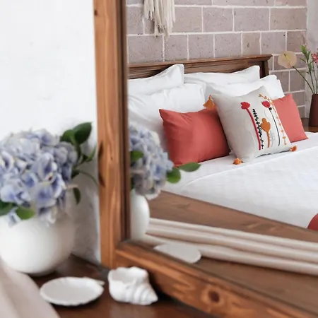 Q-zen House Cunda Homestay