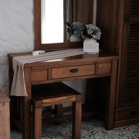 Q-zen House Cunda Homestay *